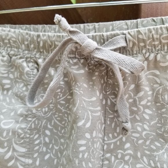 Fresh Produce Boho 100% Cotton Capri Pants Sage Green Floral Print, Size L - Picture 8 of 14